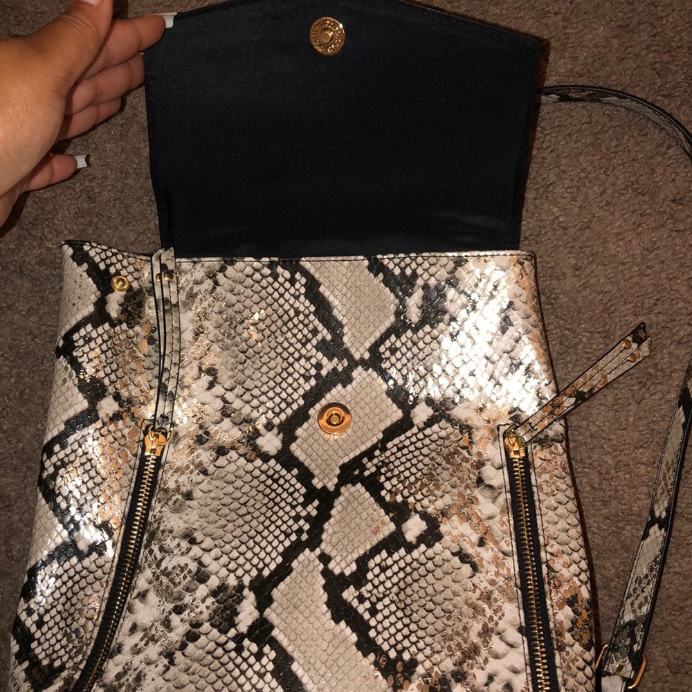 🖤 Backpack - Picture 4 of 6